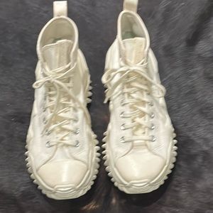 UNISEX WHITE CONVERSE LUNAR